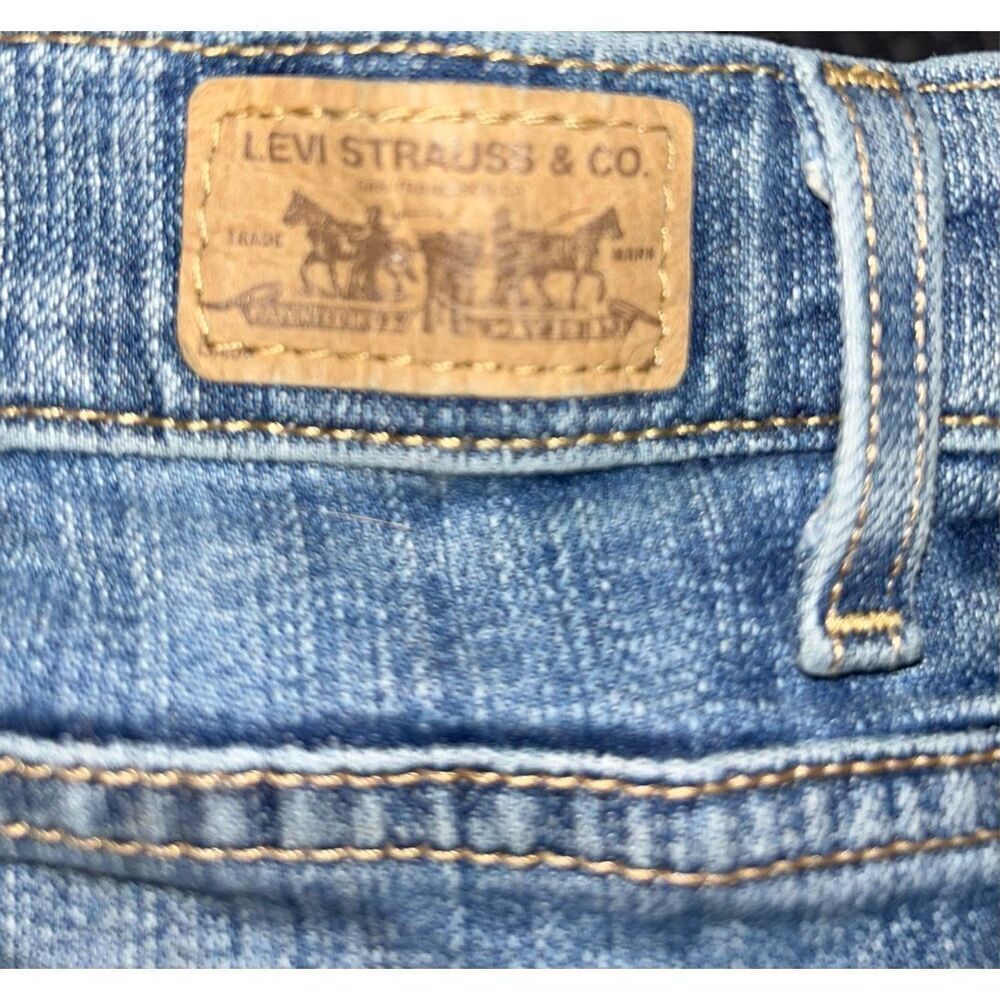 Levi's Women's Size 12 Medium Relaxed Boot Cut 550 Stretch Jeans - Picture 3 of 5